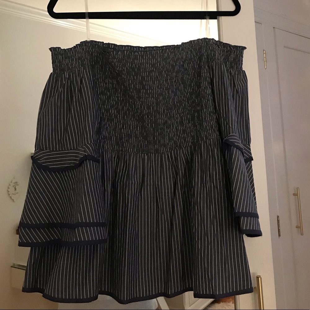 American Eagle off the shoulder top
